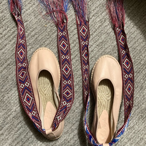 Free people pink tie up shoes - Picture 2 of 4